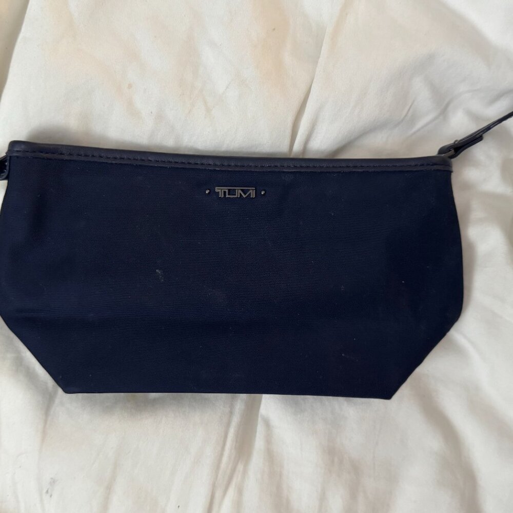 Tumi Black Toiletry Bag - Picture 2 of 8